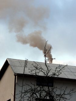 Śmieci zamiast na wysypiska trafiają do naszych płuc